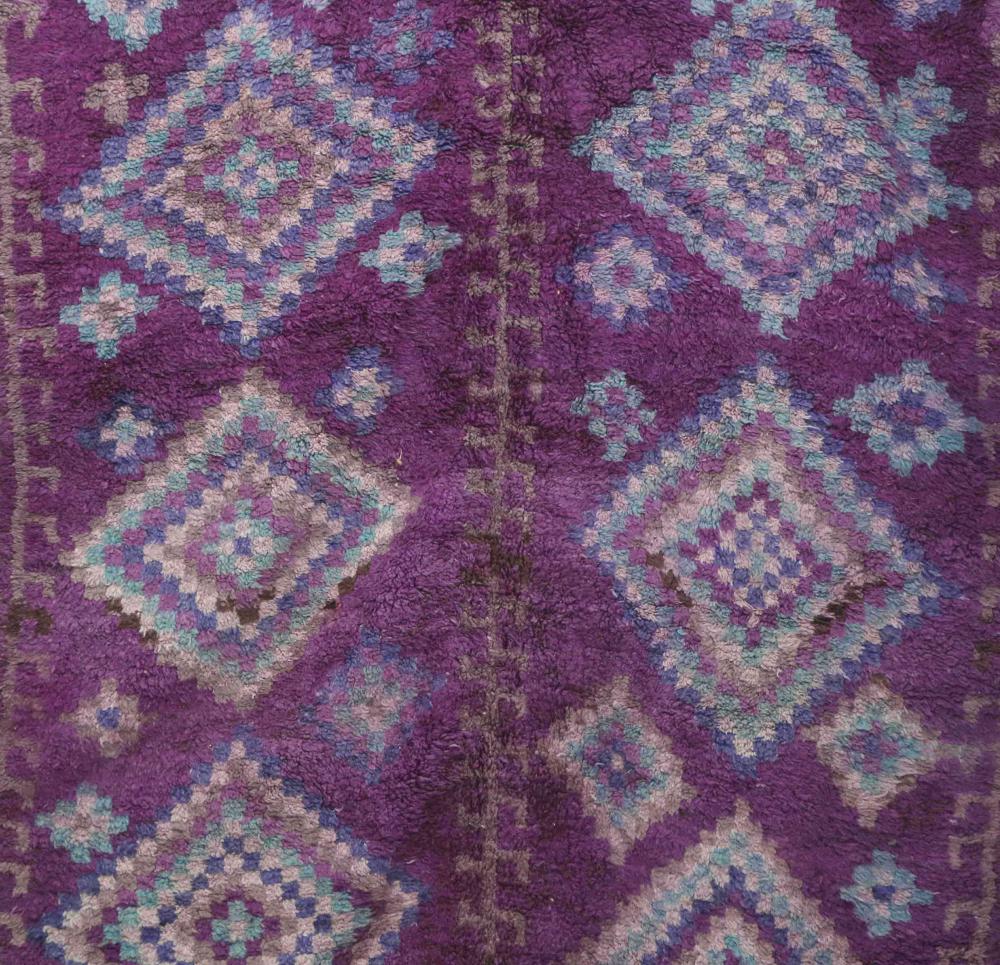 Vintage Talsint 425.00 cm x 208.00 cm