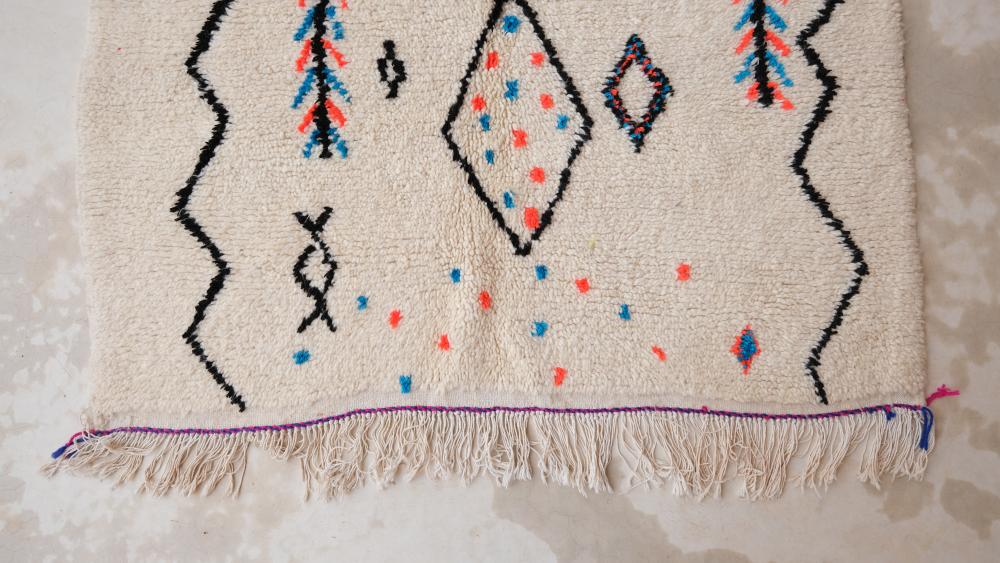 New Azilal 7.64x4.43 ft | 233x135cm | Beautiful Moroccan Azilal Rug For Indoor