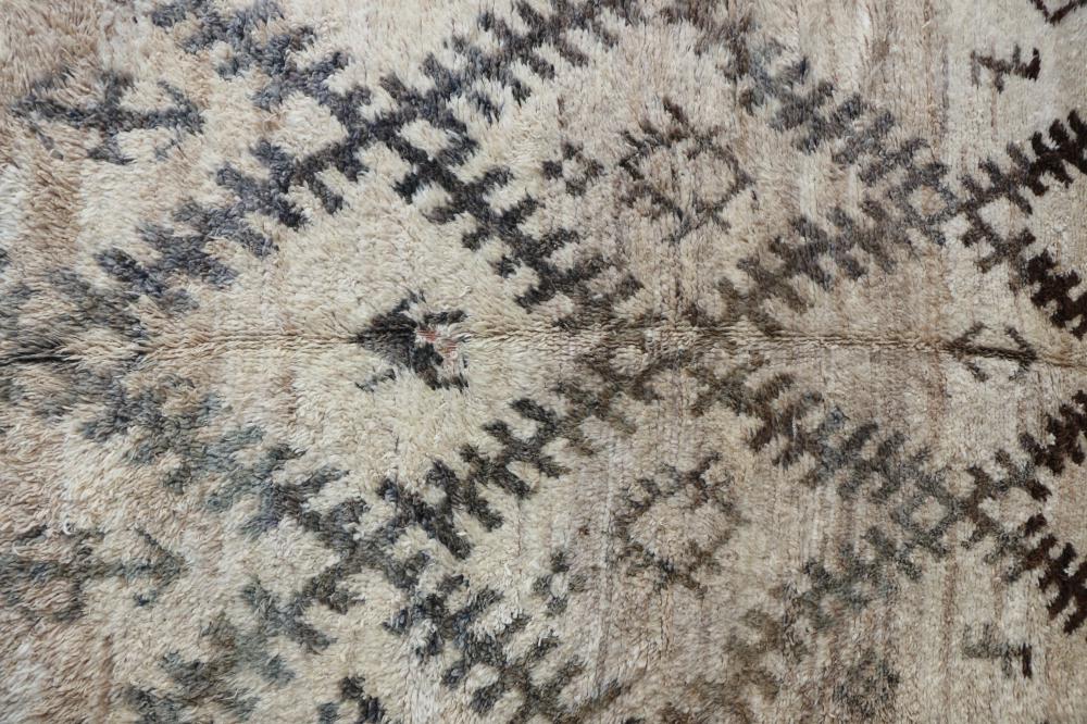 Vintage Talsint 340.00 cm x 177.00 cm