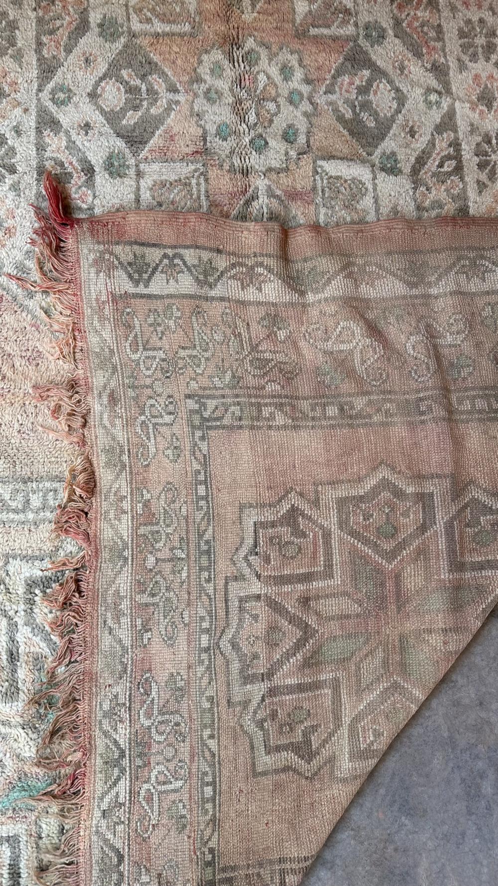 Vintage Arabia 390.00 cm x 219.00 cm