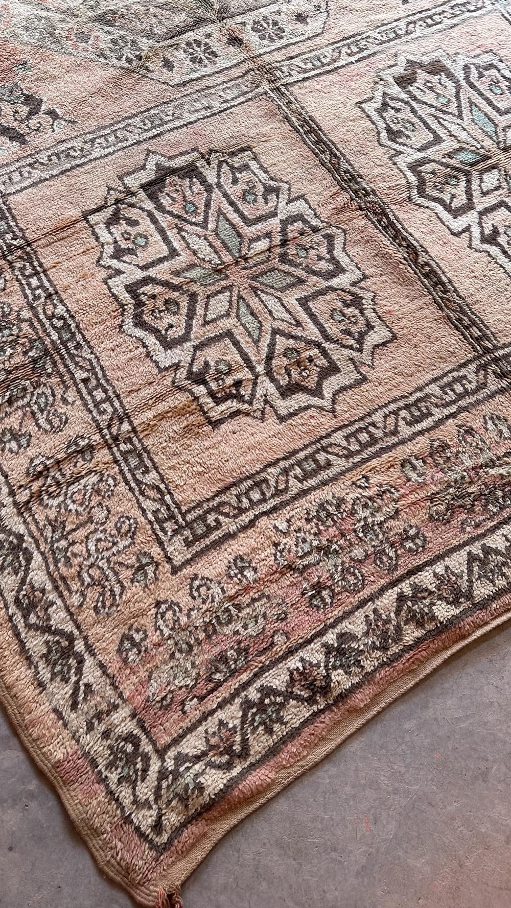 Vintage Arabia 390.00 cm x 219.00 cm